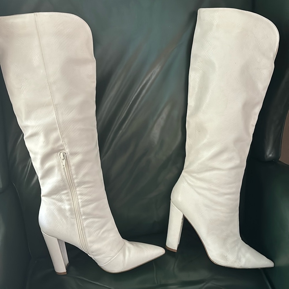 White knee high boots, worn once! Say size 7, but I am a perfect 8.5 fit me